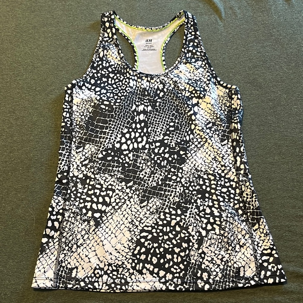Black and white H&M workout top - Picture 1 of 5